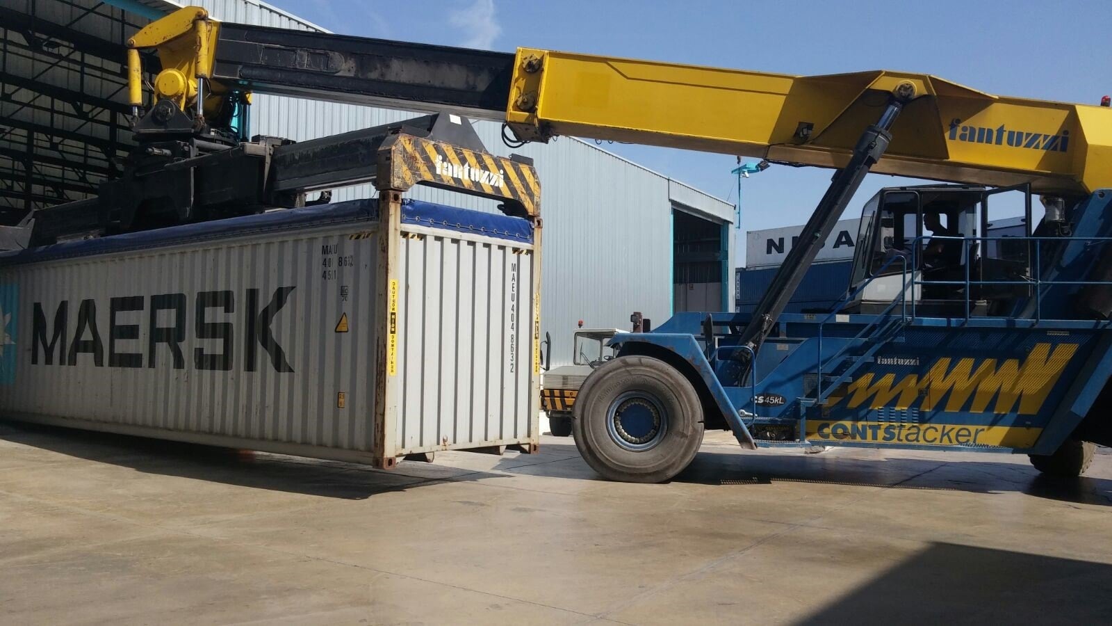 Load operation of bulk material in Servitrans Levante.