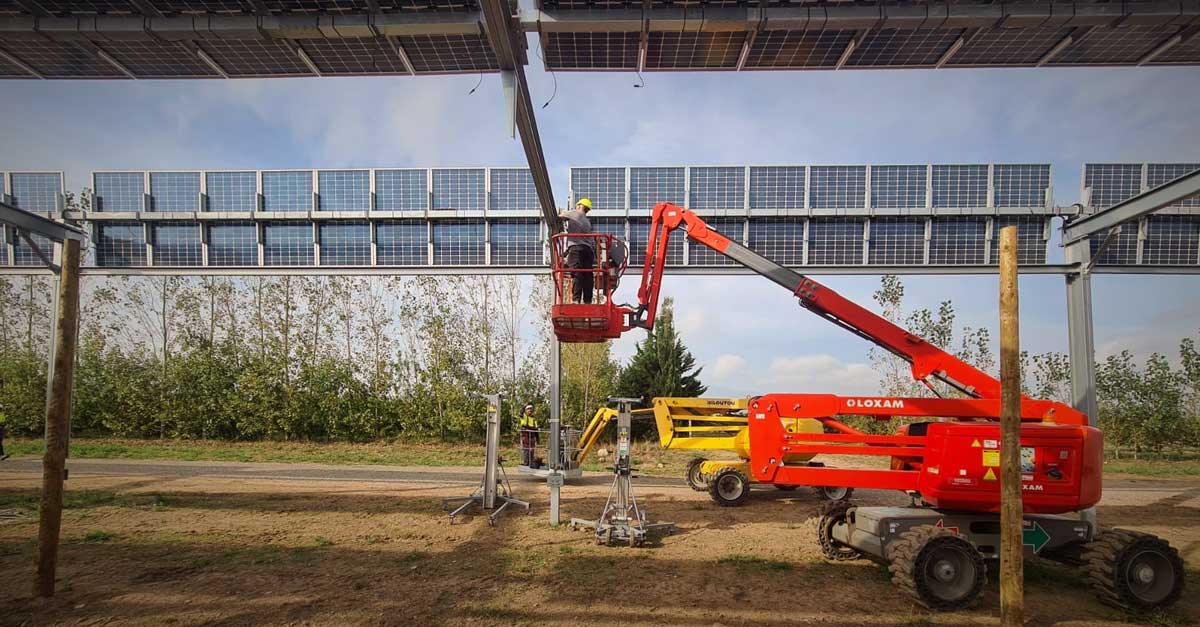 The new solar tracker allows optimisation of light and shade periods for crops.