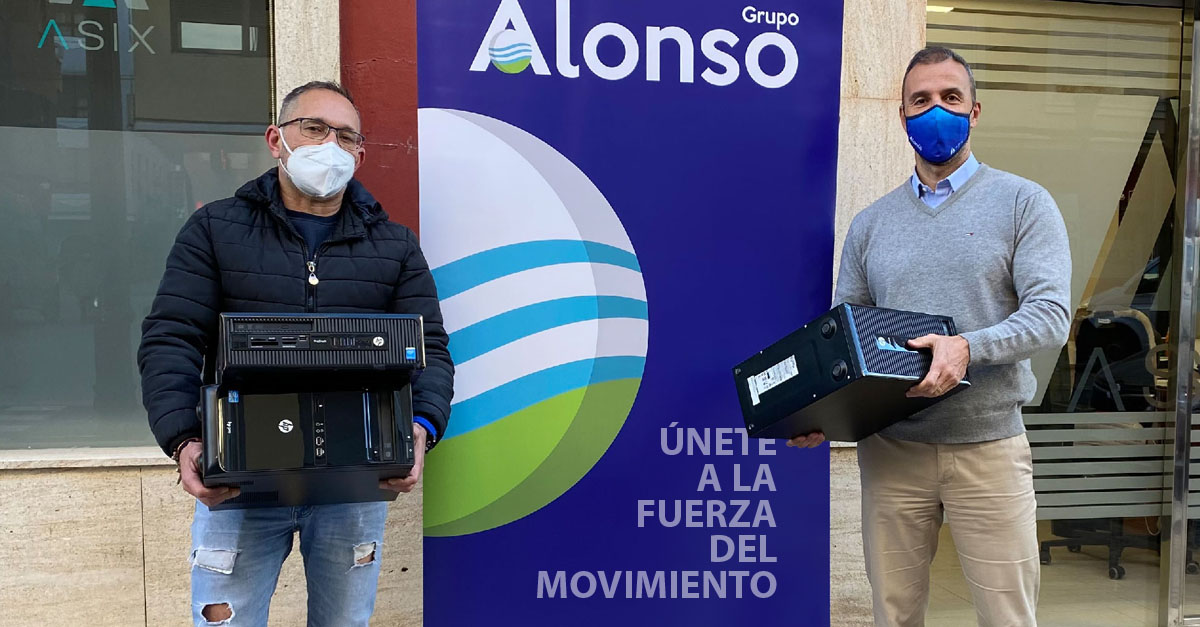 Grupo Alonso, a través de Asix, ha entregado equipos informáticos a Cáritas.