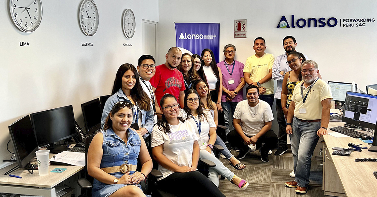 Parte del staff de Alonso Forwarding Perú 