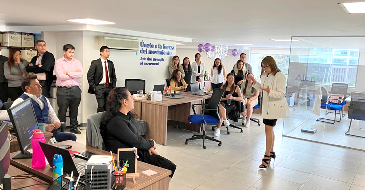 Clase sobre nutrición en Alonso Forwarding México