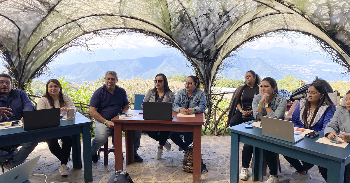 Equipo de Alonso Forwarding Guatemala en una jornada formativa