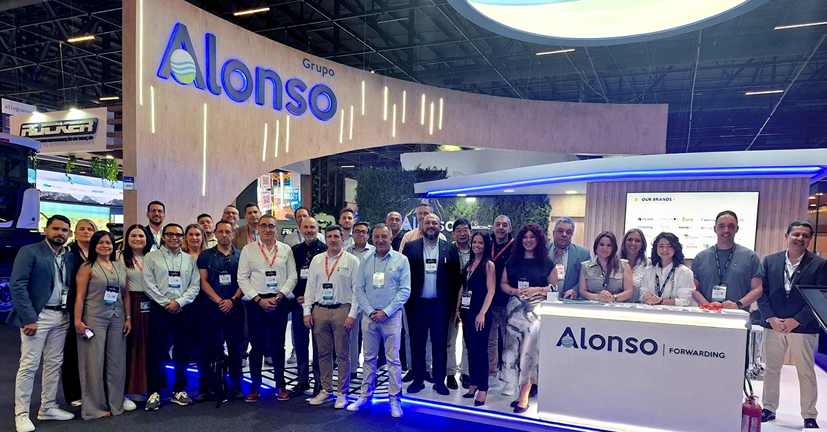 Foto de familia en el estand de Grupo Alonso en Brasil