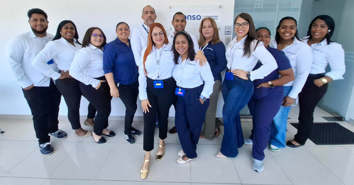 Equipo al completo de Alonso Forwarding Dominicana 