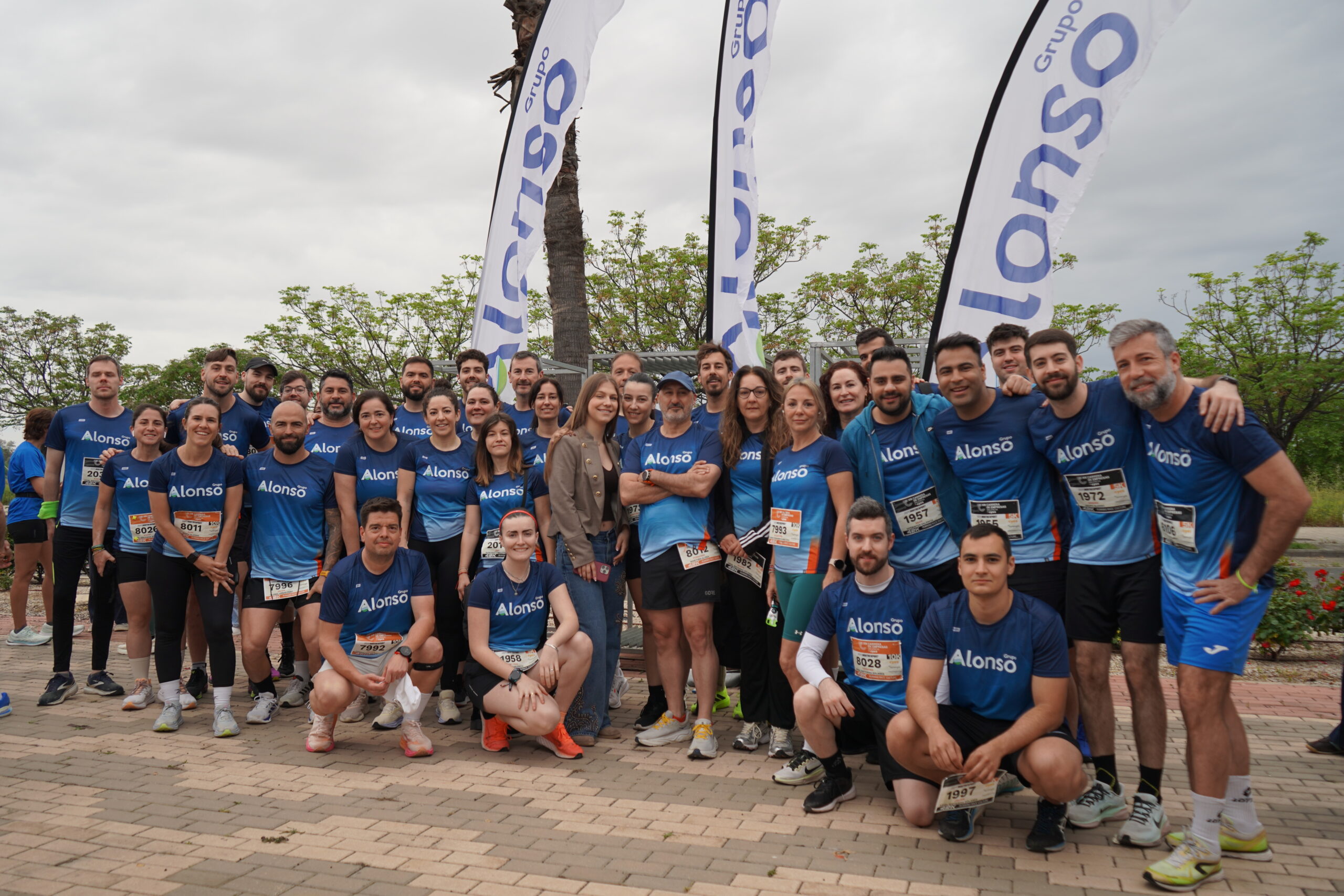 Some of the professionals arriving at the finish line 