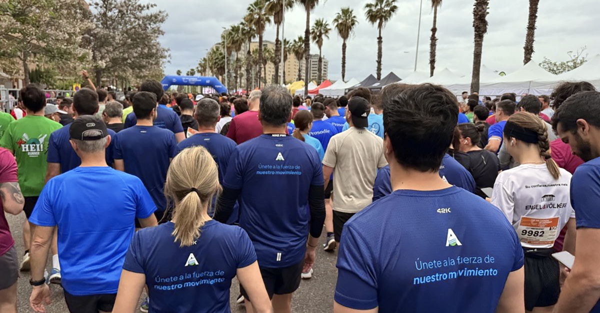 The Alonso team during the Valencia Business Run. 